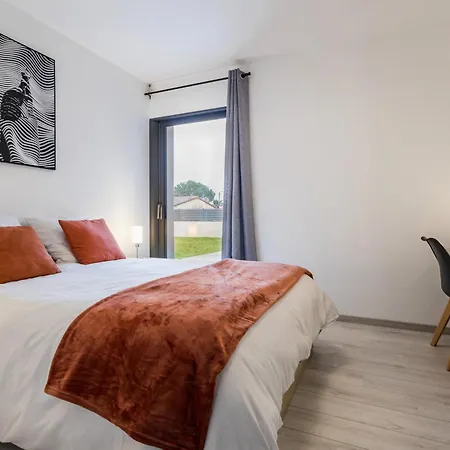 Spacieuse Maison De Plain-pied Au Calme - Fr-1-306-1359