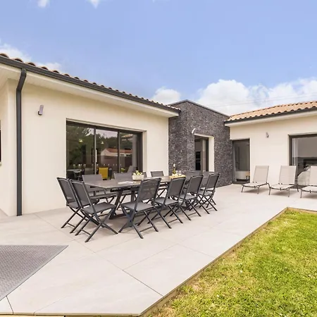 Spacieuse Maison De Plain-pied Au Calme - Fr-1-306-1359